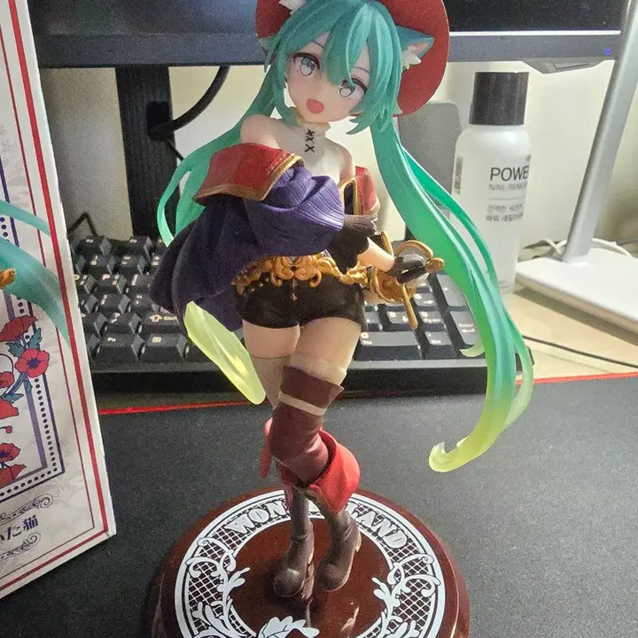 [BUNJANG] Hatsune Miku Wonderland Puss in Boots Figure / 하츠네 미쿠 원더랜드 장화신은 고양이 피규어 판매합니다