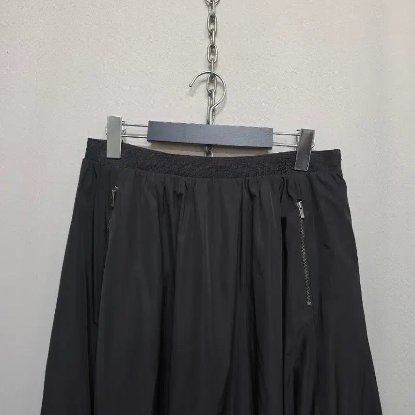 [BUNJANG] A-Line Long Skirt with Zipper Detail / 블랙 A라인 롱 스커트 지퍼 디테일