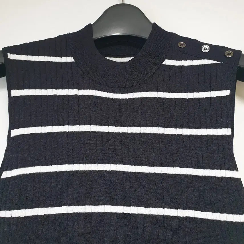 [BUNJANG] Phantom Stripe Sleeveless Knit / 팬텀 스트라이프 민소매 니트