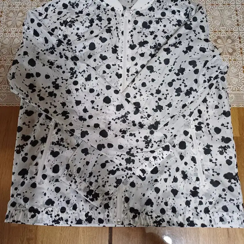 [BUNJANG] Fila Spray Art Jumper Size 100 / 휠라 스프레이 아트 점퍼