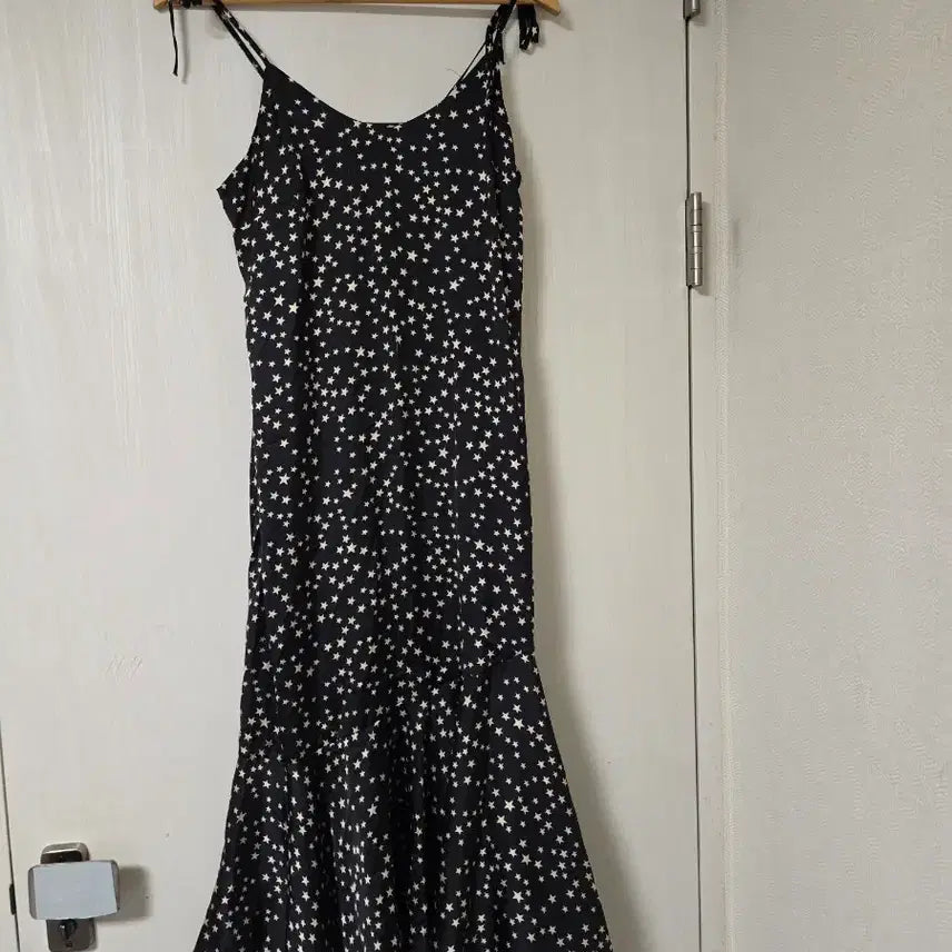 [BUNJANG] Star Pattern Satin Spaghetti Strap Maxi Dress / 별 패턴 끈나시 롱 원피스