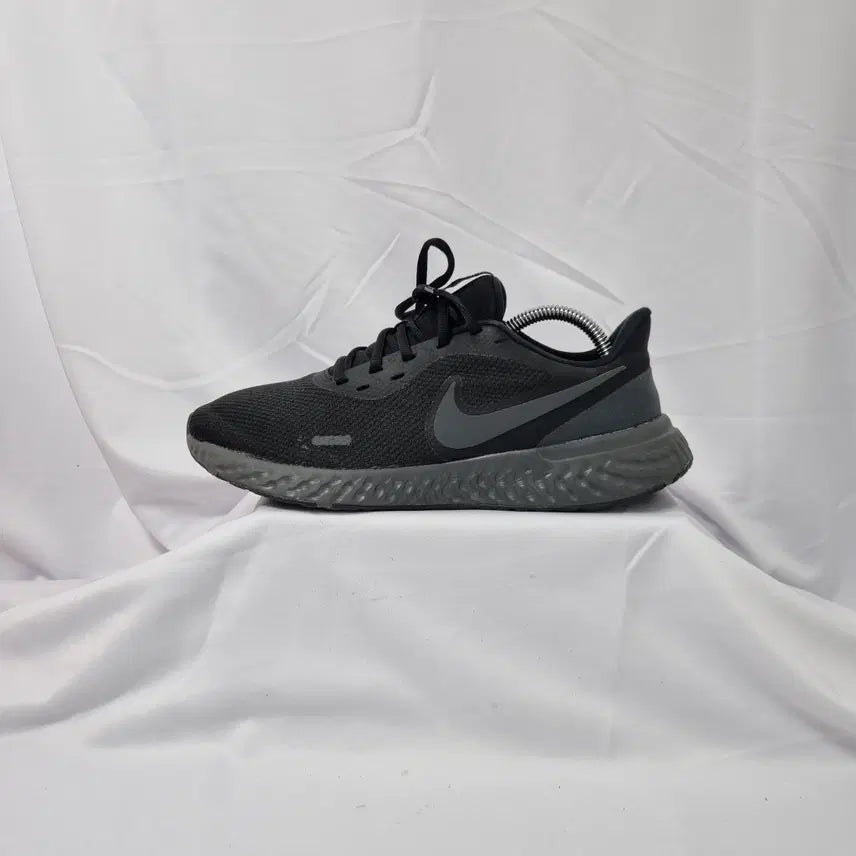 [BUNJANG] Nike Revolution 5 Black Sneakers / 빈티지하서 275 나이키 레볼루션 5 블랙 스니커즈
