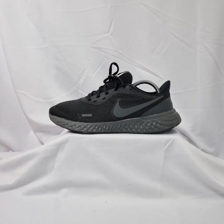 [BUNJANG] Nike Revolution 5 Black Sneakers / 빈티지하서 275 나이키 레볼루션 5 블랙 스니커즈