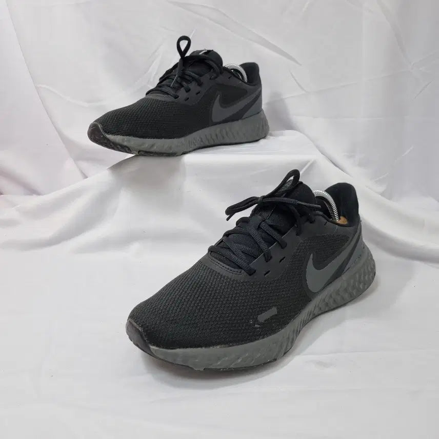 [BUNJANG] Nike Revolution 5 Black Sneakers / 빈티지하서 275 나이키 레볼루션 5 블랙 스니커즈