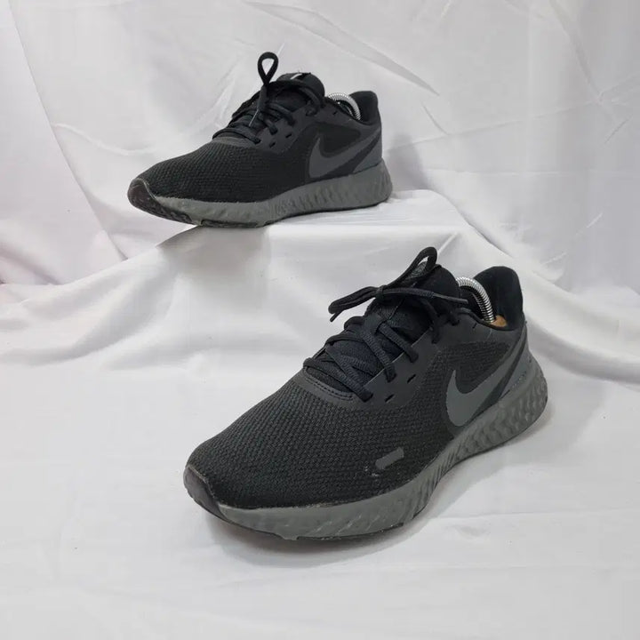 [BUNJANG] Nike Revolution 5 Black Sneakers / 빈티지하서 275 나이키 레볼루션 5 블랙 스니커즈