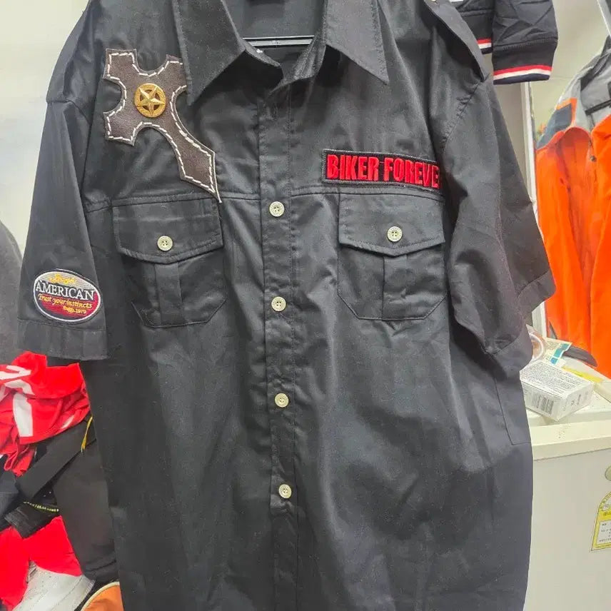 [BUNJANG] Black Biker Embroidered Short-Sleeve Shirt / 블랙 바이커 자수 반팔 남방