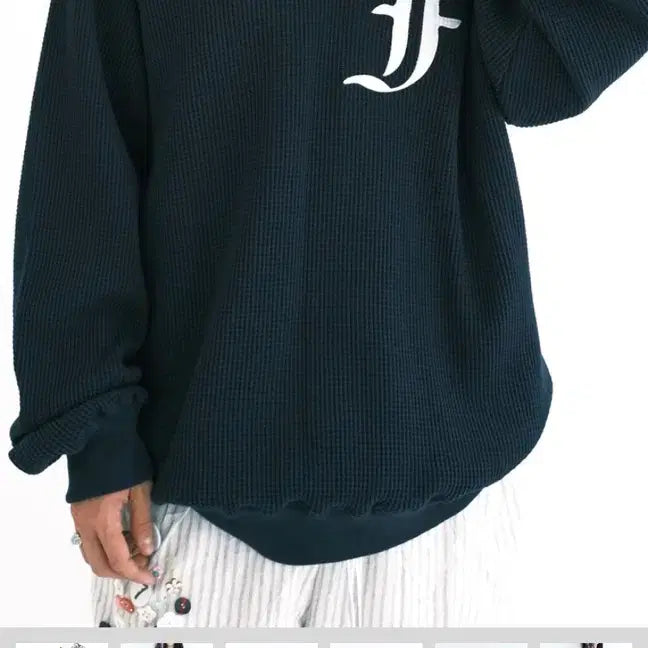 [BUNJANG] Shopfairy Waffle Boxy Sweatshirt Navy / 샵페어리 waffle boxy mtm 와플 박시 맨투맨 네이비
