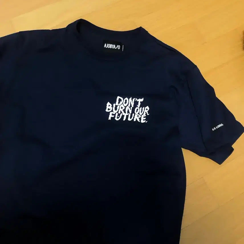 [BUNJANG] AJOBYAJO Navy Printing Short Sleeve T-Shirt (Size M) / AJOBYAJO 네이비 프린팅 반팔 m 사이즈