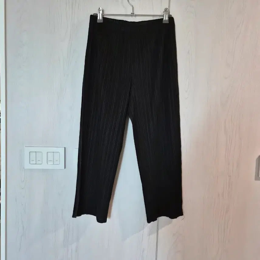 [BUNJANG] Pleats Me Black Pleated Pants / 플리츠미의 매력적인 블랙 플리츠 팬츠
