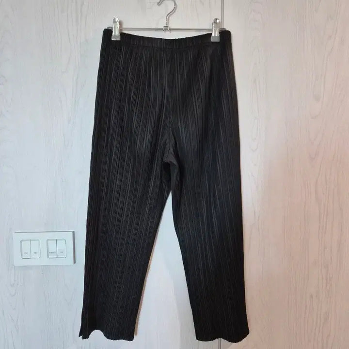 [BUNJANG] Pleats Me Black Pleated Pants / 플리츠미의 매력적인 블랙 플리츠 팬츠