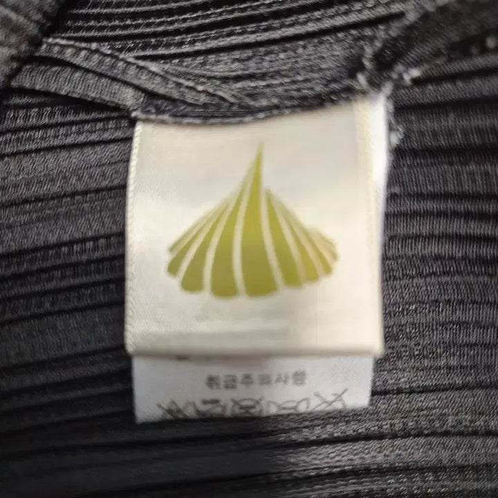 [BUNJANG] Pleats Me Black Pleated Pants / 플리츠미의 매력적인 블랙 플리츠 팬츠