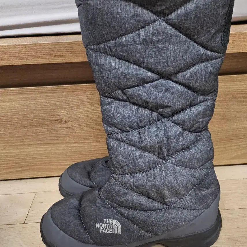 [BUNJANG] The North Face Padded Boots Gray 250 / 노스페이스 패딩 부츠 250 그레이