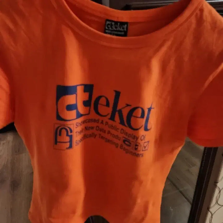 [BUNJANG] Orange Short Sleeve T-Shirt with Unique Chest Print / 테켓