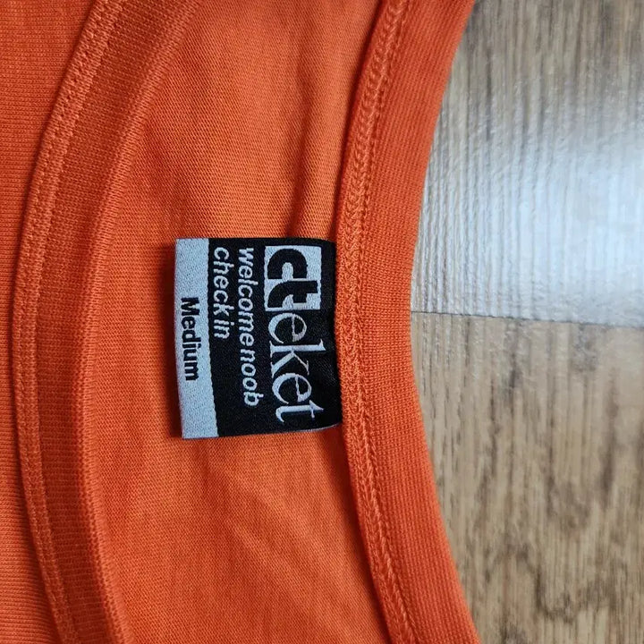 [BUNJANG] Orange Short Sleeve T-Shirt with Unique Chest Print / 테켓
