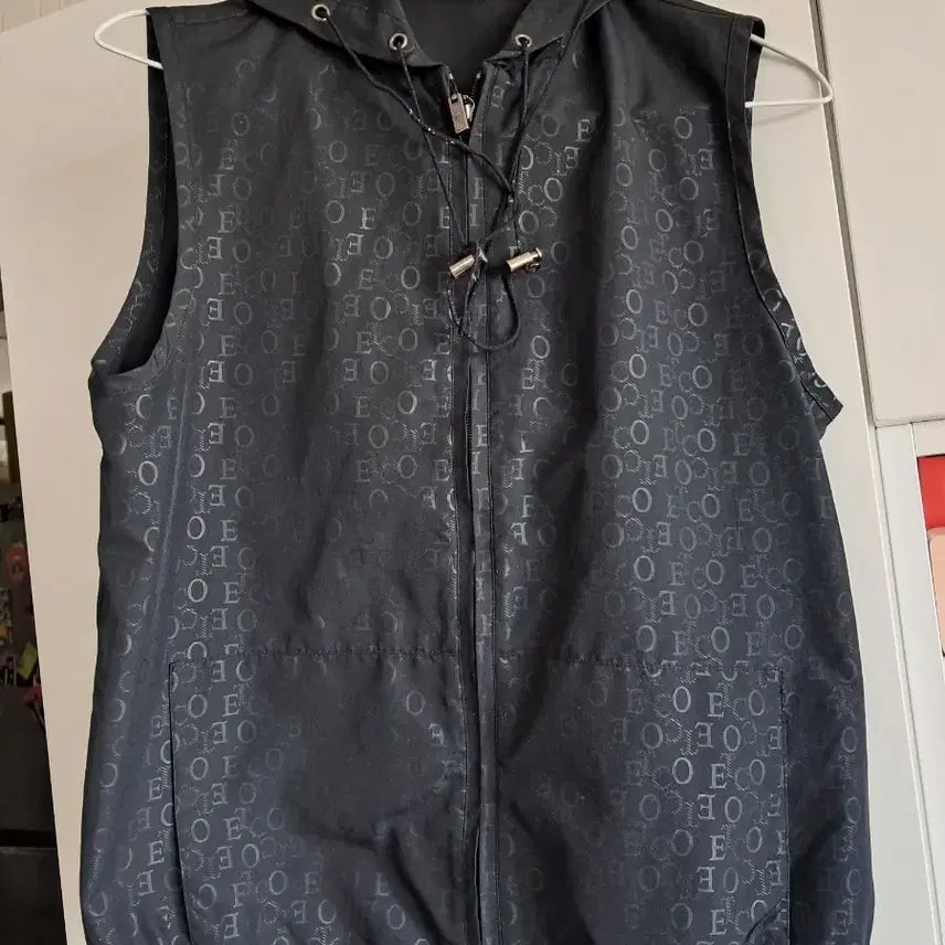 [BUNJANG] Black Hooded Vest Pattern Vest / 블랙 후드 조끼 패턴 베스트 55