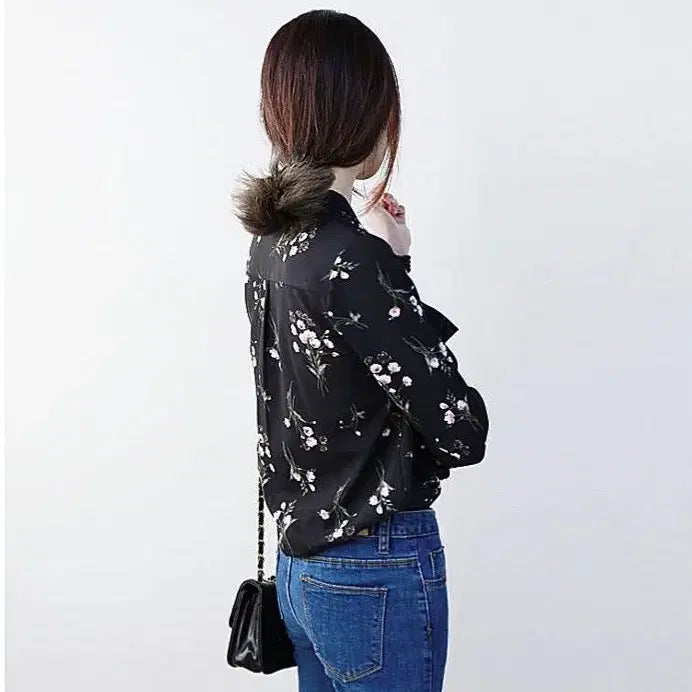 [BUNJANG] Flower V-Neck Asymmetrical Fit Long-Sleeve Blouse / 플라워 브이넥 언발핏 긴팔 블라우스