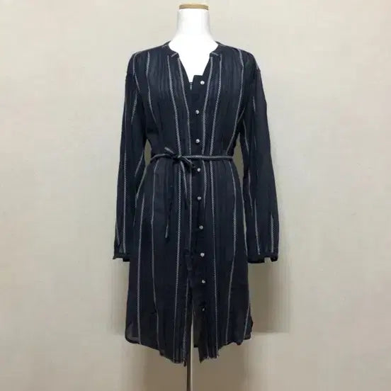 [BUNJANG] Thursday Island Navy Striped Embroidered Long Dress with Mother-of-Pearl Buttons / 썰스데이아일랜드 /가디건 원피스 (새제품