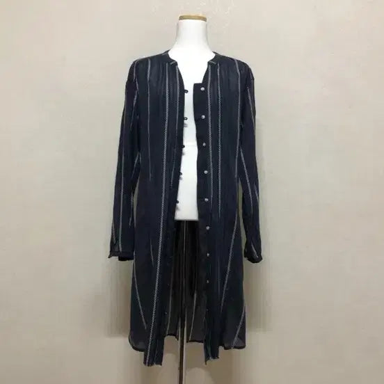 [BUNJANG] Thursday Island Navy Striped Embroidered Long Dress with Mother-of-Pearl Buttons / 썰스데이아일랜드 /가디건 원피스 (새제품