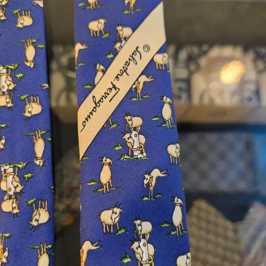 [BUNJANG] Salvatore Ferragamo Teddy Bear Pattern Blue Necktie / 살바토레 페라가모 테디베어 패턴 블루 넥타이