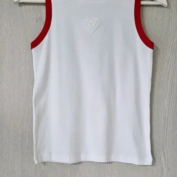 [BUNJANG] Cotton Tank Top Red Line Detail Heart Embroidery White / 나시 새상품