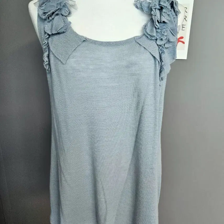 [BUNJANG] Corsage Flower Sleeveless Knit Top / 코사지 플라워 민소매 니트 나시