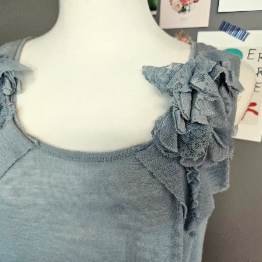 [BUNJANG] Corsage Flower Sleeveless Knit Top / 코사지 플라워 민소매 니트 나시