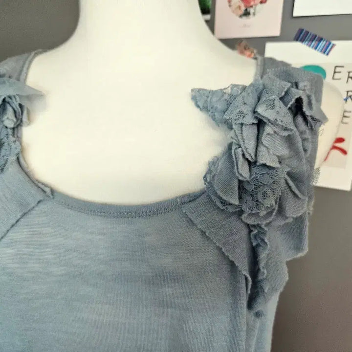 [BUNJANG] Corsage Flower Sleeveless Knit Top / 코사지 플라워 민소매 니트 나시