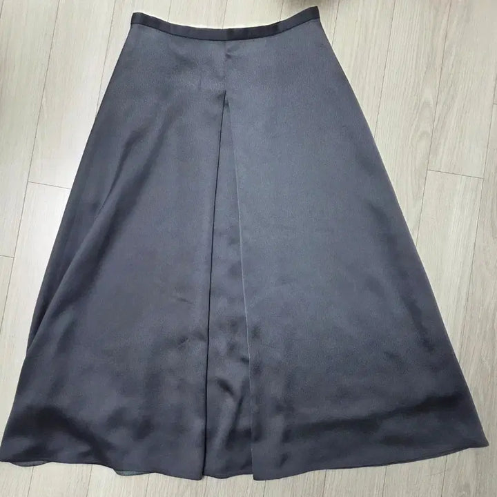[BUNJANG] Merci Beaucoup Satin Skirt Size 2 / 메르시비앙 새틴 스커트 2사이즈