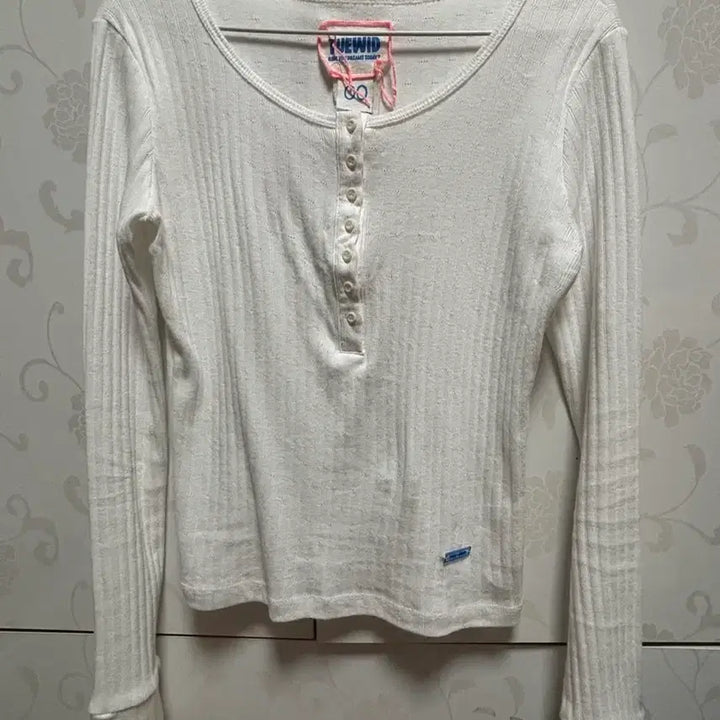 [BUNJANG] Tuewid Mini Henly Neck Long Sleeve T-Shirt White / 투위드 tuewid 미니 헨리넥 긴팔 티셔츠 화이트
