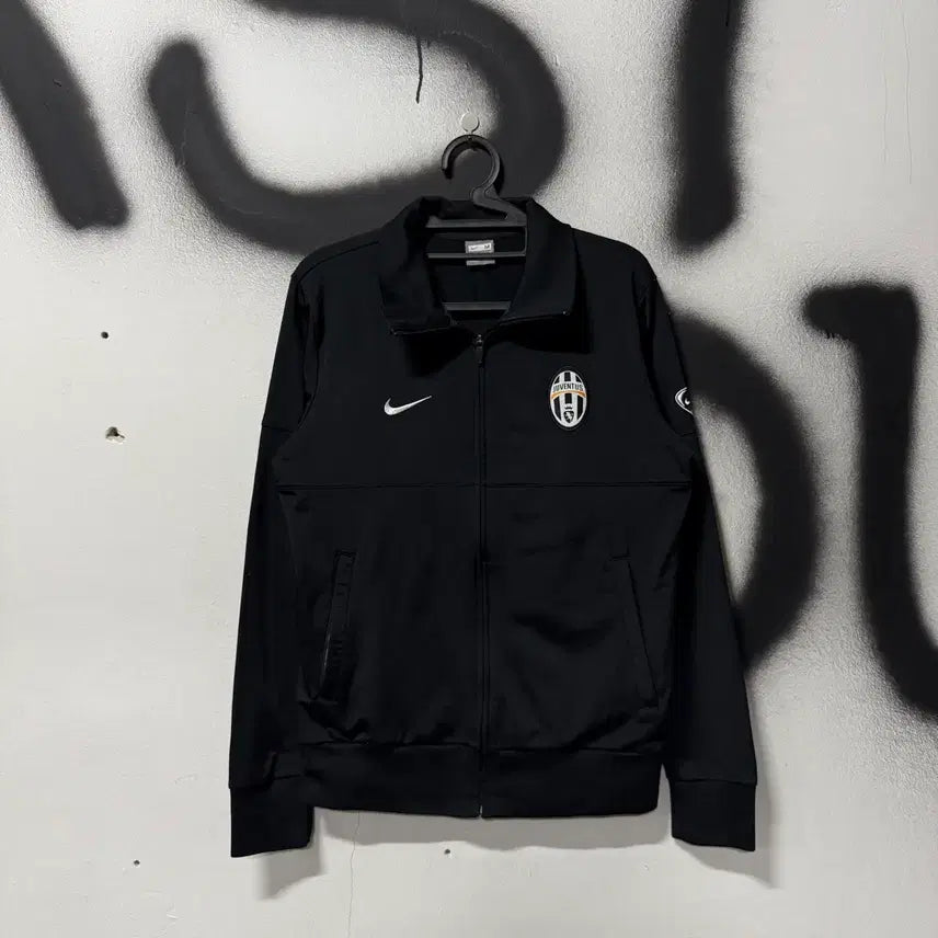 [BUNJANG] Nike 00s Juventus Swoosh Full Black Zip-Up Jersey Jacket / 나이키 00s 유벤투스 스우시 올블랙 집업 져지 자켓