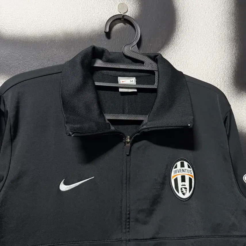 [BUNJANG] Nike 00s Juventus Swoosh Full Black Zip-Up Jersey Jacket / 나이키 00s 유벤투스 스우시 올블랙 집업 져지 자켓