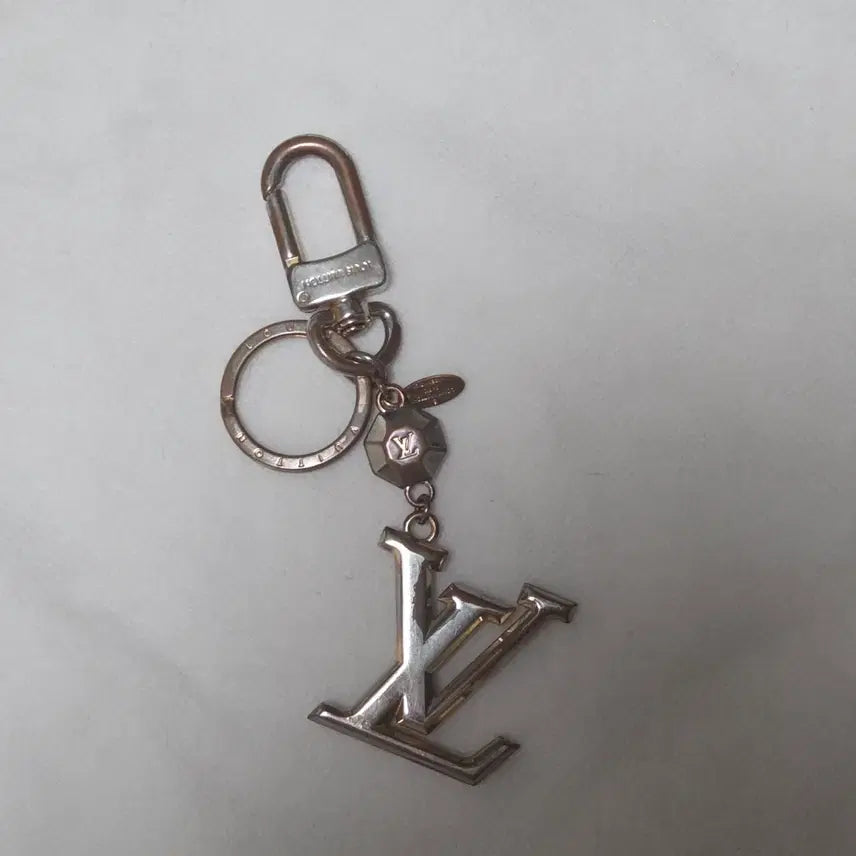 [BUNJANG] Louis Vuitton Facet Bag Charm Key Holder Keychain Gold-Plated / 루이비통 파셋 백참 키홀더 키링 금장
