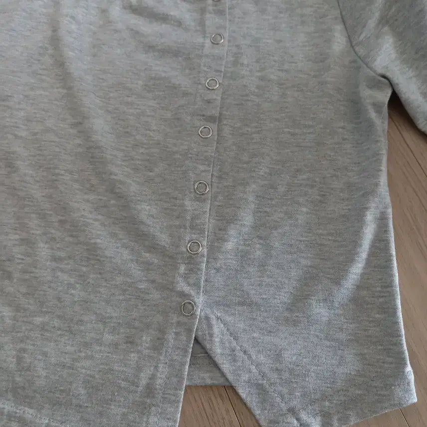 [BUNJANG] Square Neck Button Cropped Short Sleeve T-Shirt / 스퀘어넥 버튼 크롭 반팔티(새옷)