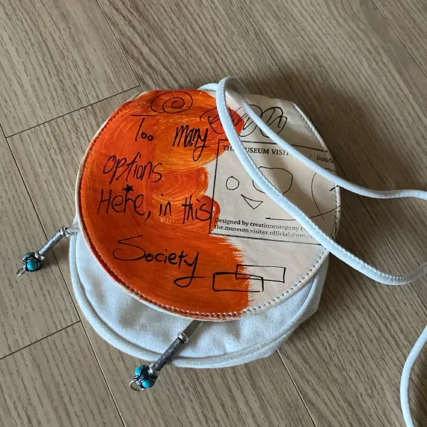 [BUNJANG] The Museum Visitor Hand-Painted Round Shoulder Bag / 핸드페인팅 라운드 숄더백