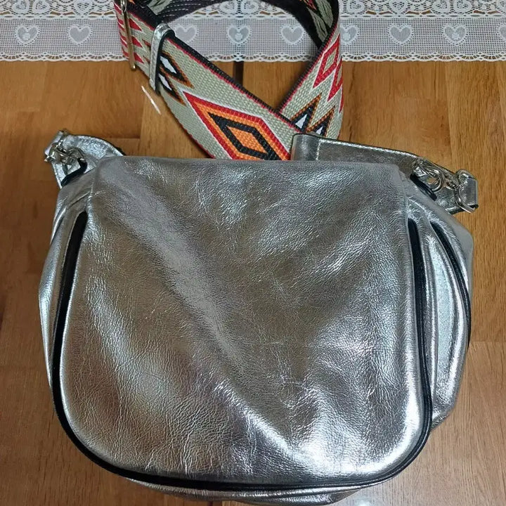 [BUNJANG] Benetton Silver Shoulder Bag / 베네통 실버 숄더백
