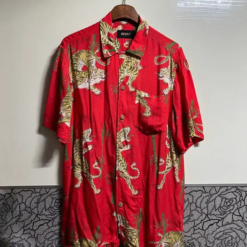 [BUNJANG] Deus Tiger Pattern Hawaiian Shirt / 데우스 타이거패턴 하와이안 셔츠