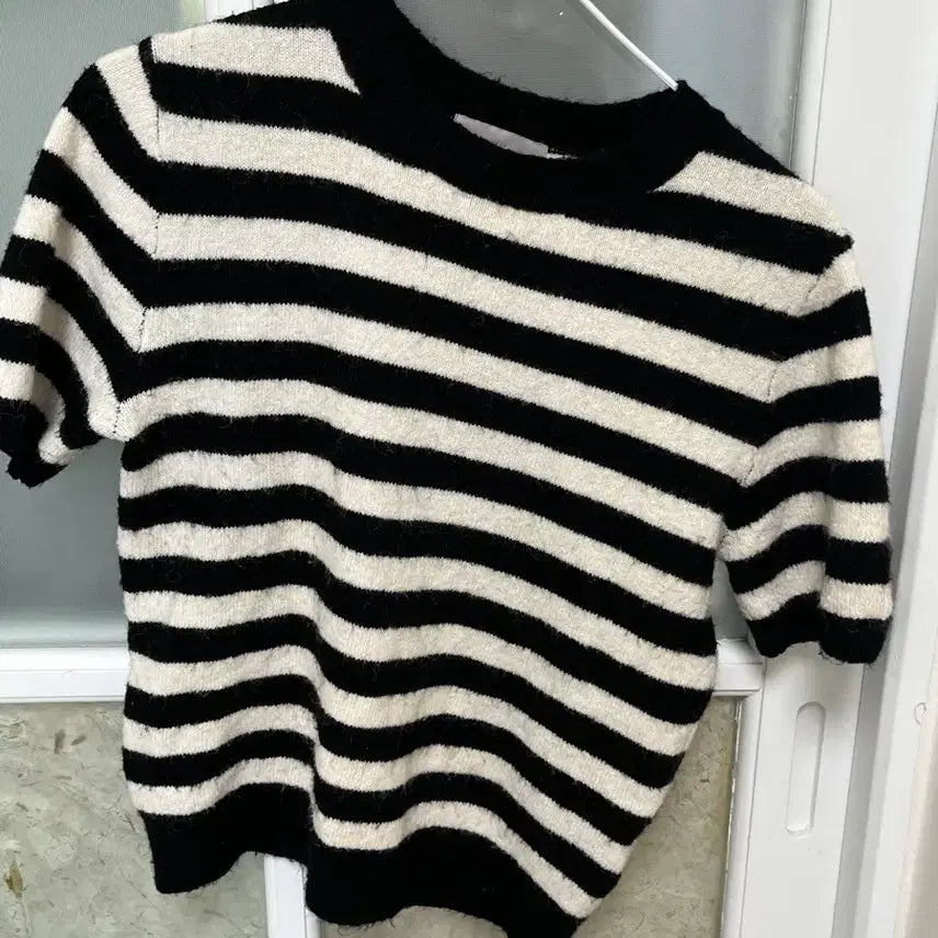 [BUNJANG] H&amp;M Striped Short Sleeve Knit T-Shirt - Size M / H&amp;M 스트라이프 반팔 니트티 M