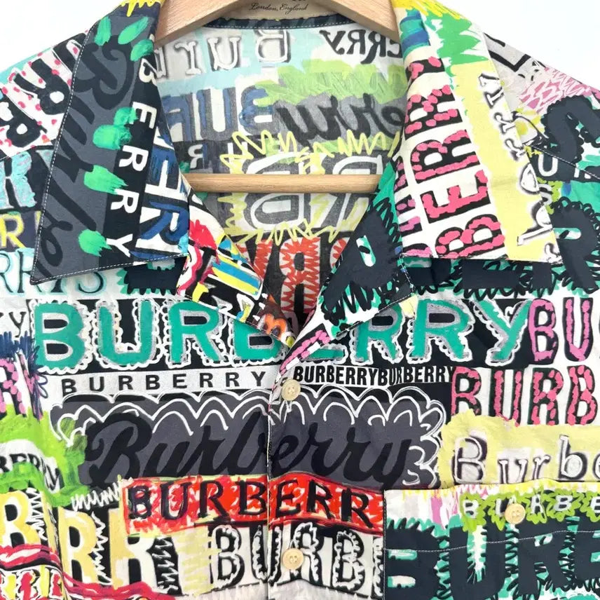 [BUNJANG] Burberry Graffiti Logo Open Collar Shirt L / BURBERRY 버버리 그래피티 로고 오픈카라 셔츠 L