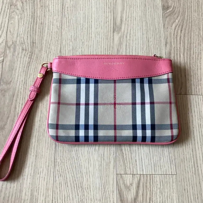 [BUNJANG] Burberry Check Clutch with Pink Wrist Strap / 버버리 체크 클러치 핑크 손목 스트랩