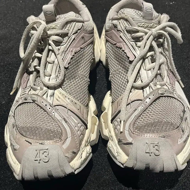 [BUNJANG] Balenciaga Stapler Eggshell Size 43 / 발렌시아가 스테이플러 에그쉘 43사이즈