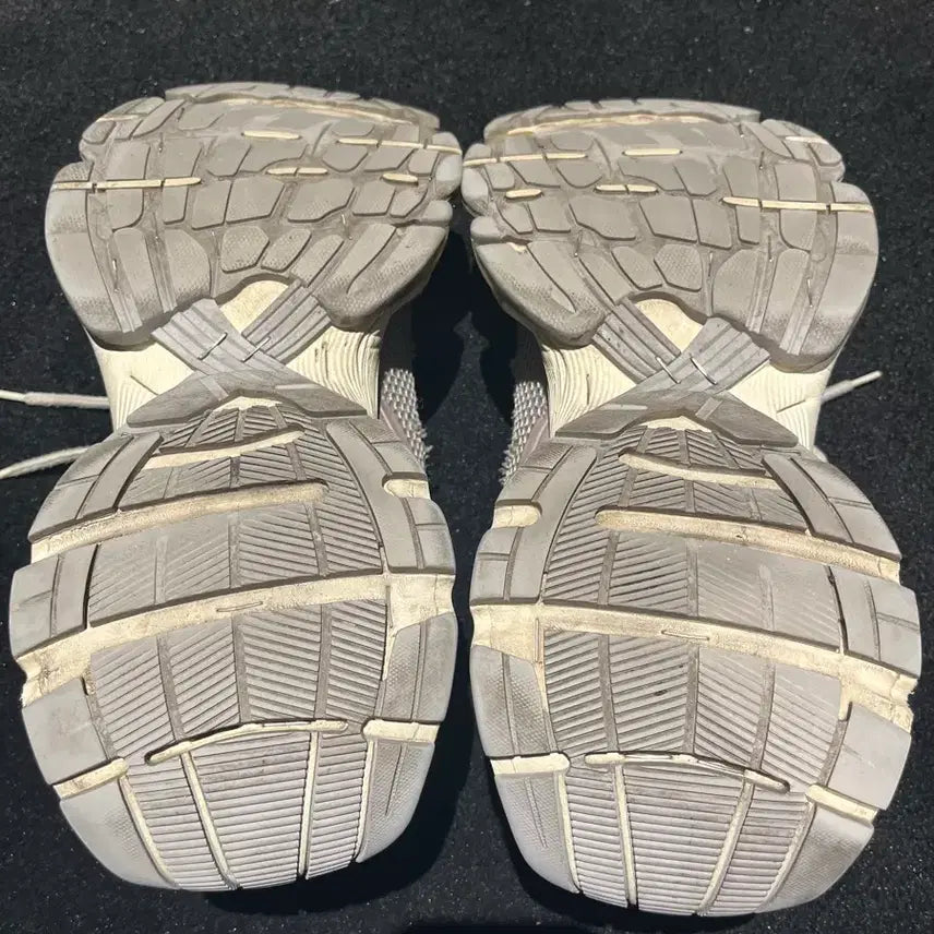 [BUNJANG] Balenciaga Stapler Eggshell Size 43 / 발렌시아가 스테이플러 에그쉘 43사이즈