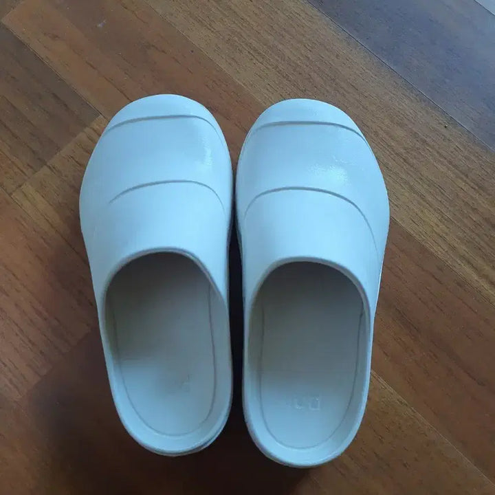 [BUNJANG] LLUD Clog Cream (Size 6 / 240-245) / 러드 클로그 크림 사이즈6(240-245)llud clog cream