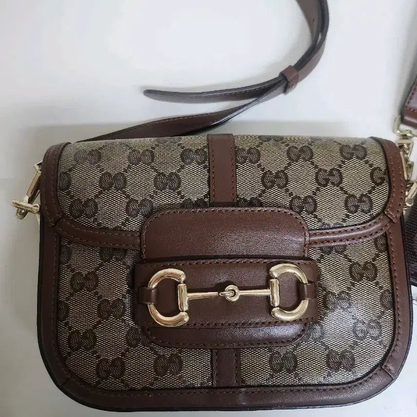 [BUNJANG] Gucci Horsebit 1955 Shoulder Bag Brown / 구찌 홀스빗 1955 숄더백 브라운 색상이에요.정품 구찌를 리폼해서 만