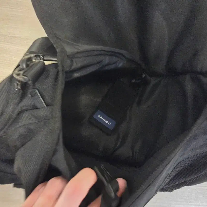 [BUNJANG] Kangol Black Messenger Bag Crossbody Bag / 캉골 블랙 메신저백 크로스백
