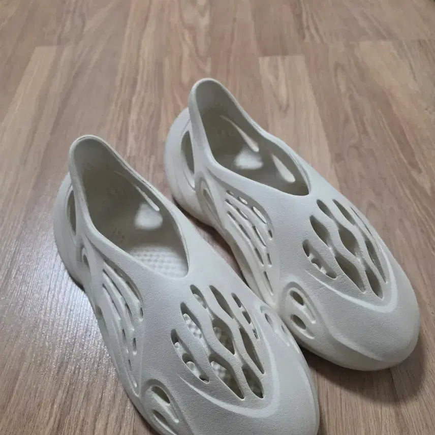 [BUNJANG] Adidas Yeezy Foam Runner Ararat Size 255 / 이지 폼러너 255