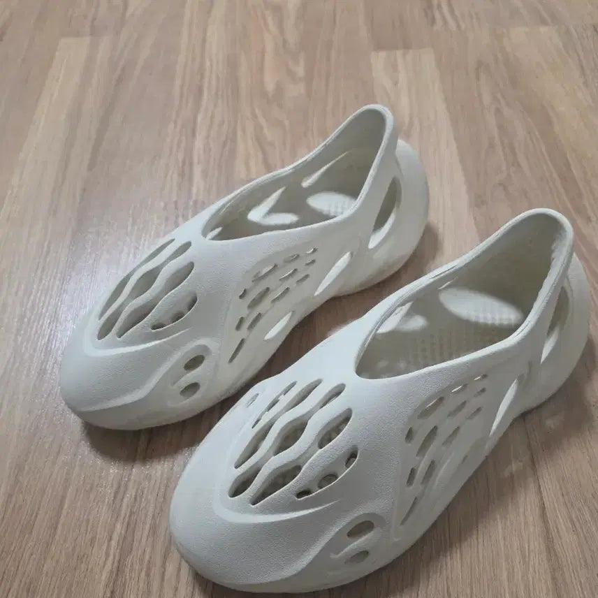 [BUNJANG] Adidas Yeezy Foam Runner Ararat Size 255 / 이지 폼러너 255