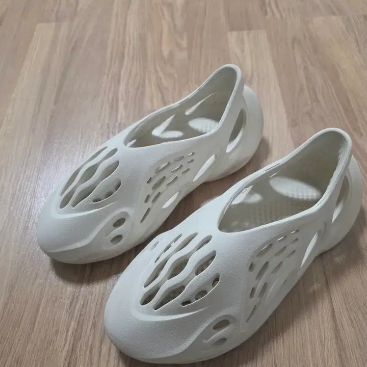 [BUNJANG] Adidas Yeezy Foam Runner Ararat Size 255 / 이지 폼러너 255