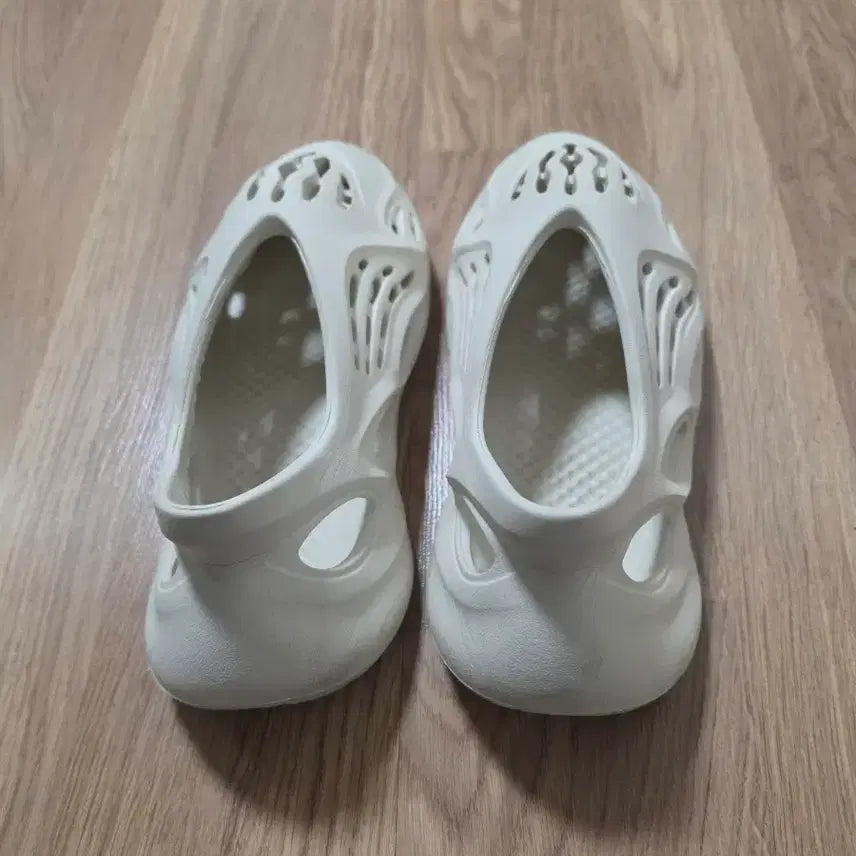 [BUNJANG] Adidas Yeezy Foam Runner Ararat Size 255 / 이지 폼러너 255