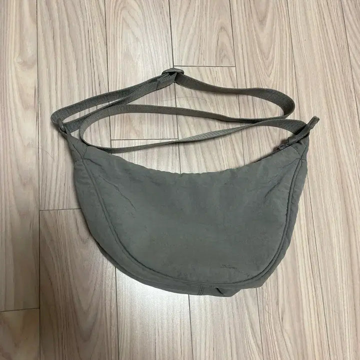 [BUNJANG] Uniqlo Round Mini Shoulder Bag Gray / UNIQLO 유니클로 라운드미니숄더백 그레이