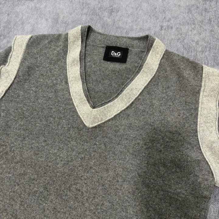 [BUNJANG] Dolce &amp; Gabbana D&amp;G V-Neck Knit Patch Sweater XXXL / Xxxl 돌체앤가바나 D&amp;G 브이넥 니트 패치 스웨터